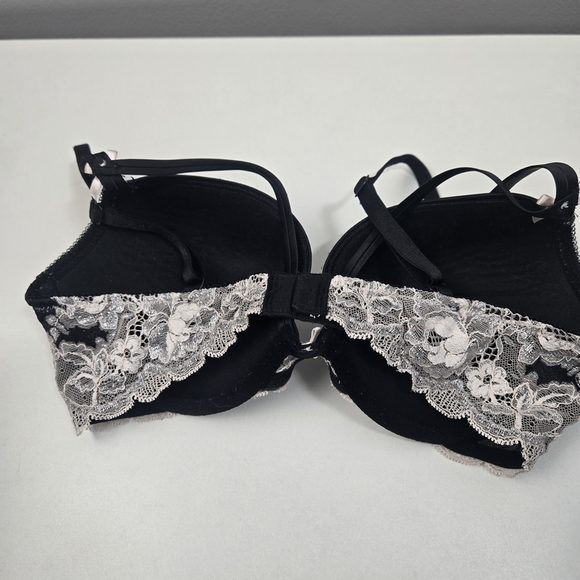 Victoria's Secret Black Bra with White Lace Detail - Picture 4 of 5
